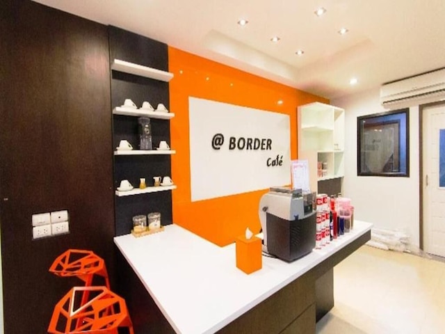 アット ボーダー