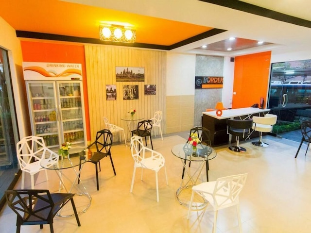 アット ボーダー