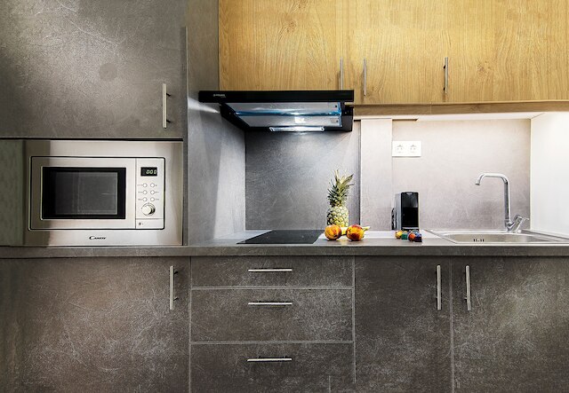 モダンでスタイリッシュな改装されたフラット、メトロの近く