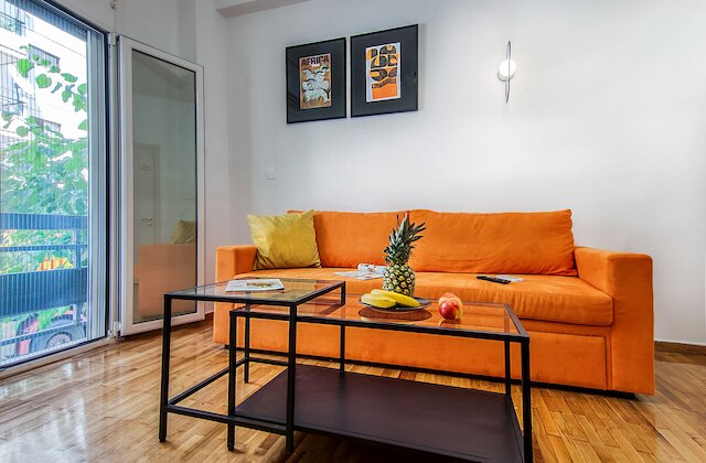 モダンでスタイリッシュな改装されたフラット、メトロの近く