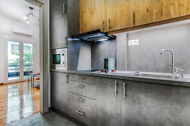 モダンでスタイリッシュな改装されたフラット、メトロの近く