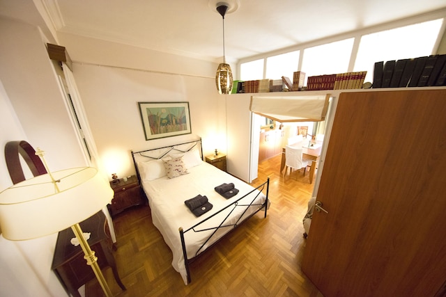 ユア ホーム アンダー アクロポリス セントラル & セーフ