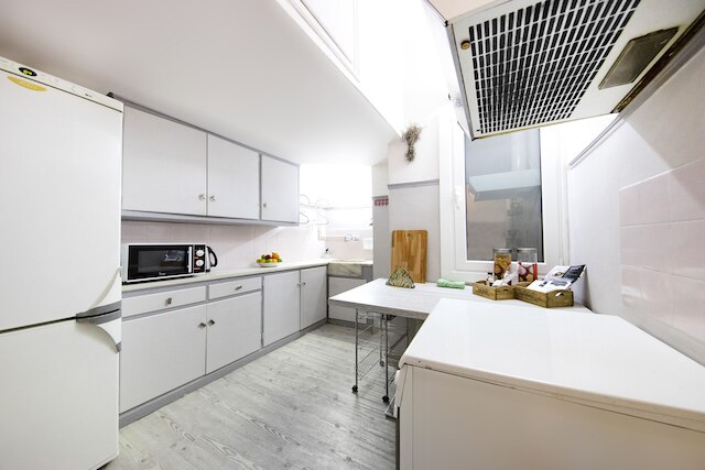 ユア ホーム アンダー アクロポリス セントラル & セーフ