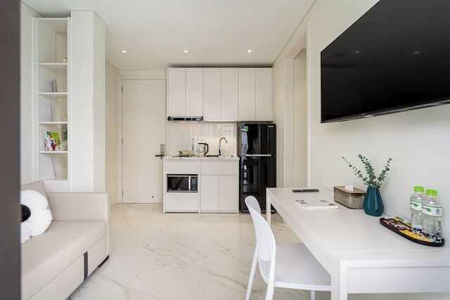 ザ ロイヤル ホテル & アパートメント