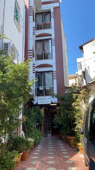 デラックス ロイヤル アパート