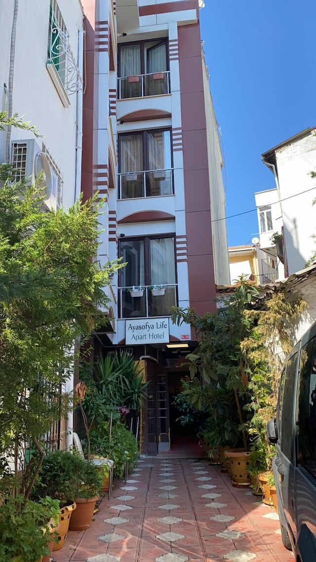 デラックス ロイヤル アパート