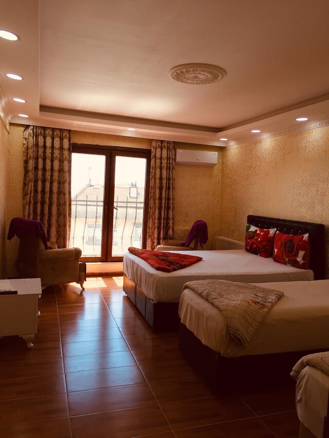 デラックス ロイヤル アパート