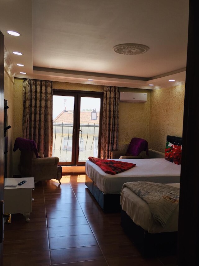 デラックス ロイヤル アパート