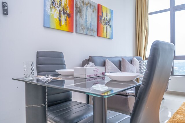 OYO ホーム 89458 アメージング、ベッドルーム 2 室、D サミット