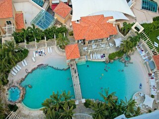 シェブロン ルネッサンスのオーシャン & リバービュー