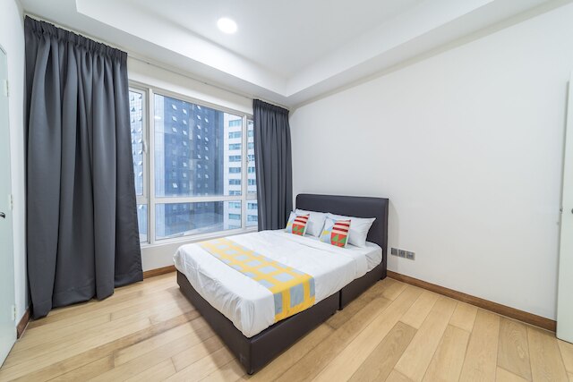 OYO ホーム 89449 ファンシーなベッドルーム 2 室、クレスト レジデンス