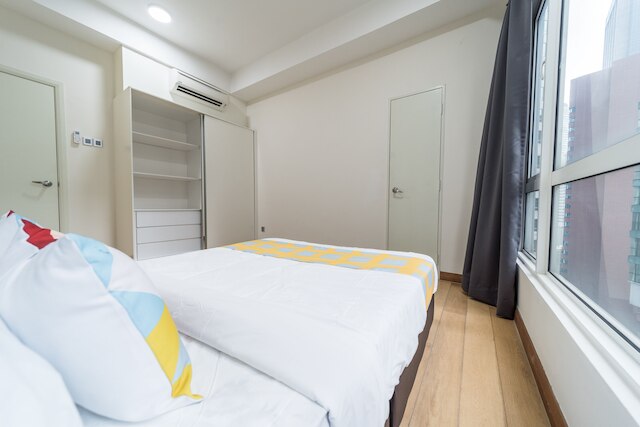 OYO ホーム 89449 ファンシーなベッドルーム 2 室、クレスト レジデンス