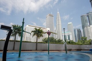 OYO ホーム 89449 ファンシーなベッドルーム 2 室、クレスト レジデンス