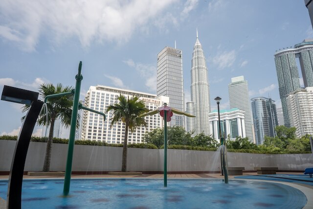 OYO ホーム 89449 ファンシーなベッドルーム 2 室、クレスト レジデンス