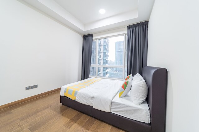 OYO ホーム 89449 ファンシーなベッドルーム 2 室、クレスト レジデンス