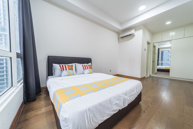 OYO ホーム 89449 ファンシーなベッドルーム 2 室、クレスト レジデンス