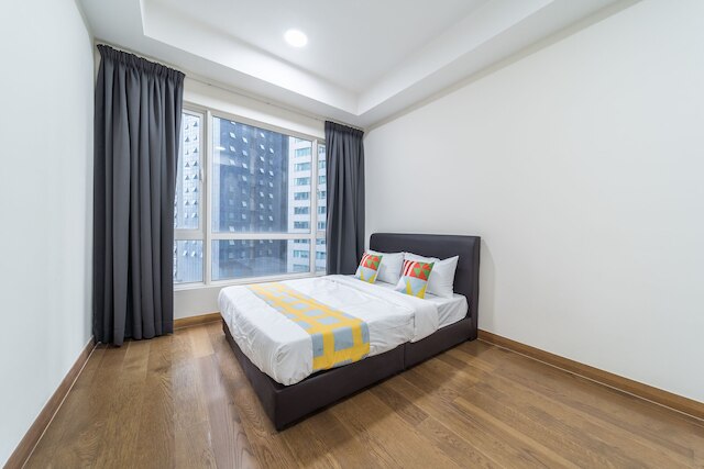 OYO ホーム 89449 ファンシーなベッドルーム 2 室、クレスト レジデンス