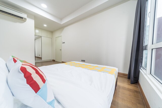 OYO ホーム 89449 ファンシーなベッドルーム 2 室、クレスト レジデンス