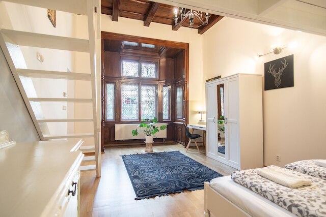 マラー ストラナにある素敵なアパートメント、観光スポットまで徒歩 10 分