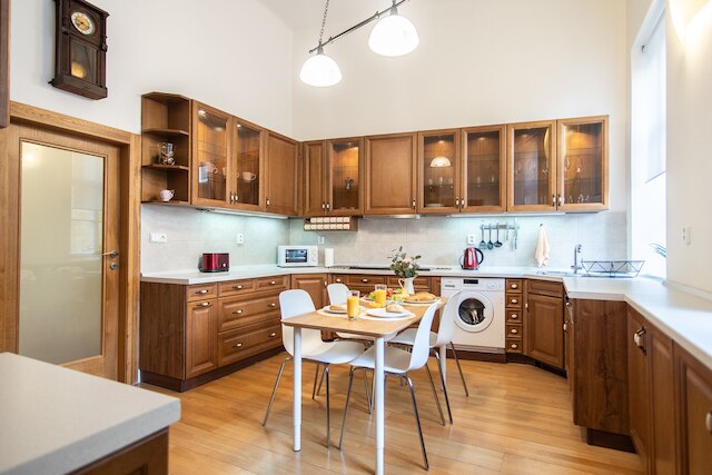 マラー ストラナにある素敵なアパートメント、観光スポットまで徒歩 10 分