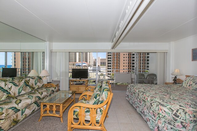 スペーシャス ワン ベッドルーム ハーバービュー コンド アット イリカイ マリーナ ウィズ プライベート バルコニー