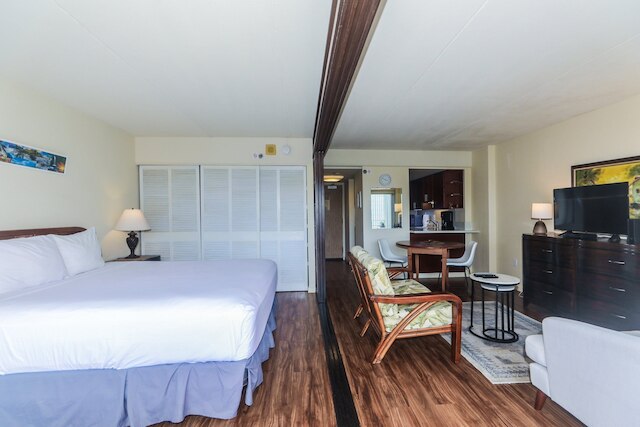 イリカイ タワー 1 ベッドルーム シティビュー コンド ウィズ プライベート ラナイ & フリー ワイファイ！