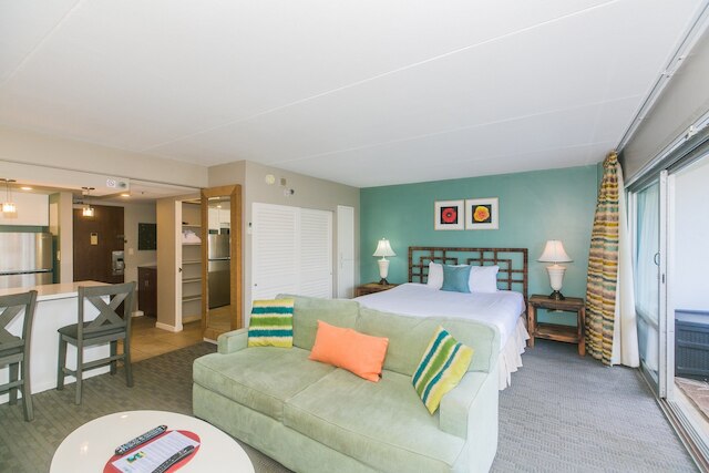 イリカイ タワー 1 ベッドルーム シティビュー コンド ウィズ プライベート ラナイ & フリー ワイファイ！