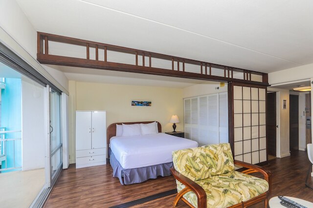 イリカイ タワー 1 ベッドルーム シティビュー コンド ウィズ プライベート ラナイ & フリー ワイファイ！