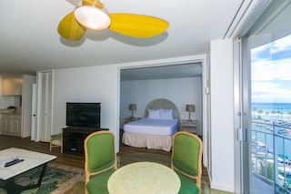 イリカイ マリーナ ワン ベッドルーム ハーバー ビュー コンドズ - ウォーク トゥ アラ モアナ ビーチ パーク !