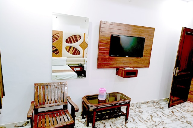 ホテル クリスタル デラックス アット ニューデリー レールウェイ ステーション