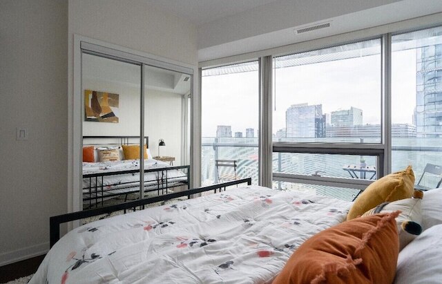 CN タワー フェイシング パーキング キング ベッド