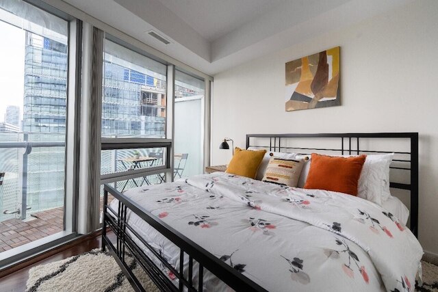 CN タワー フェイシング パーキング キング ベッド