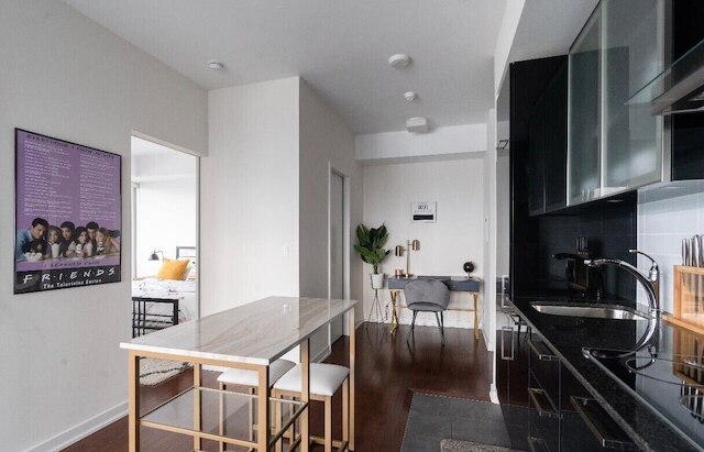 CN タワー フェイシング パーキング キング ベッド