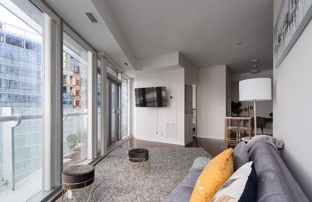 CN タワー フェイシング パーキング キング ベッド