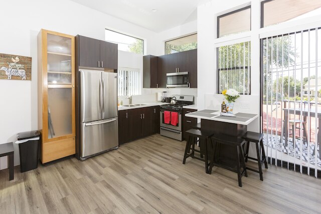 モダンロフトルーフトップデッキベニスビーチスタジオベッドルームアパート バイ レッドオーニング