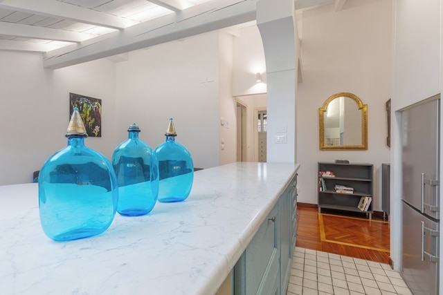 プラテッロ エレガンテ エ ラフィナータ マンサルダ