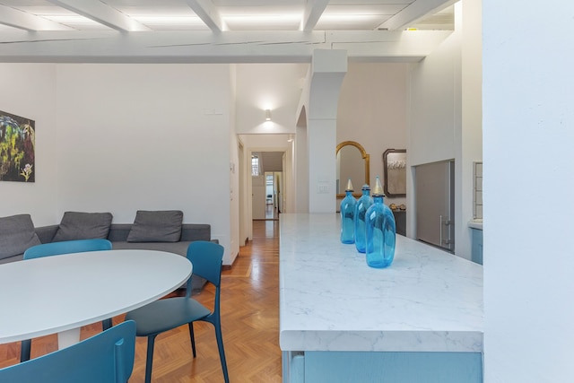 プラテッロ エレガンテ エ ラフィナータ マンサルダ