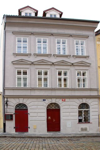 テイズ アパートメンツ