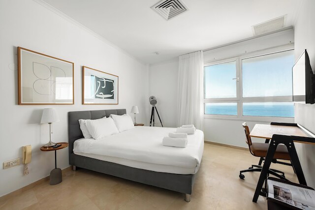 ビーチとフル オーシャン ビューのバルコニー付き