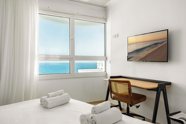 ビーチとフル オーシャン ビューのバルコニー付き