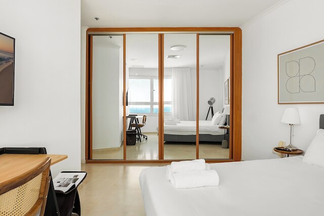 ビーチとフル オーシャン ビューのバルコニー付き