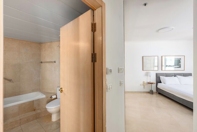 ビーチとフル オーシャン ビューのバルコニー付き