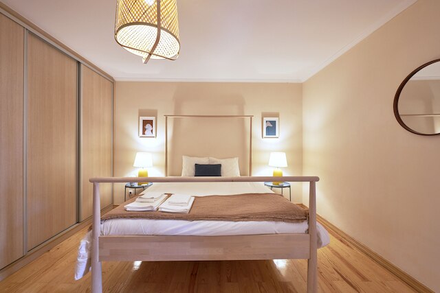 改装済みで広々としたデュープレックス アパートメント、パティオあり、タイムクーラー