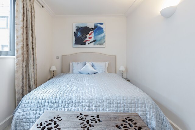 ポイント ウェスト アパートメンツ