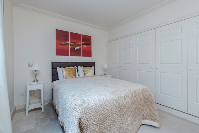 ポイント ウェスト アパートメンツ