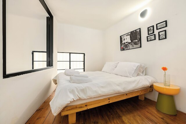 モダン ラスティック ヘイブン イン ザ シティ バイ シー N レント