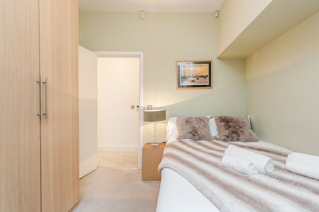 ケンジントン ハイ ストリートにあるスタイリッシュな 3 ベッド、3 バス