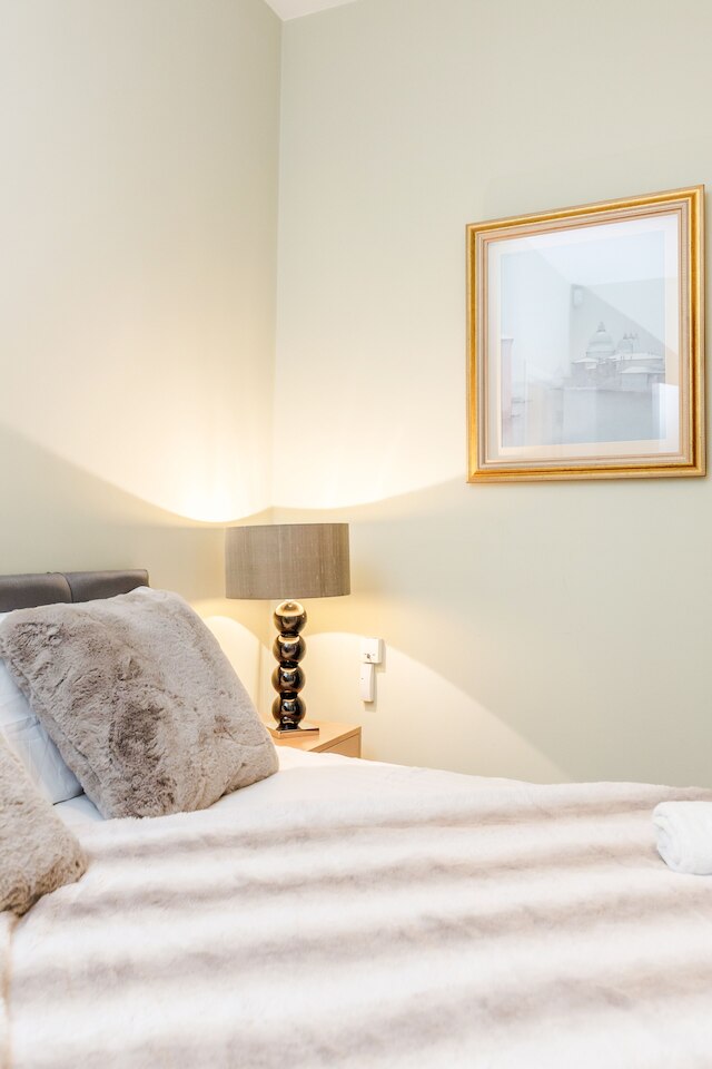 ケンジントン ハイ ストリートにあるスタイリッシュな 3 ベッド、3 バス