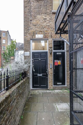 ケンジントン ハイ ストリートにあるスタイリッシュな 3 ベッド、3 バス