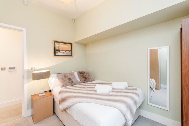 ケンジントン ハイ ストリートにあるスタイリッシュな 3 ベッド、3 バス